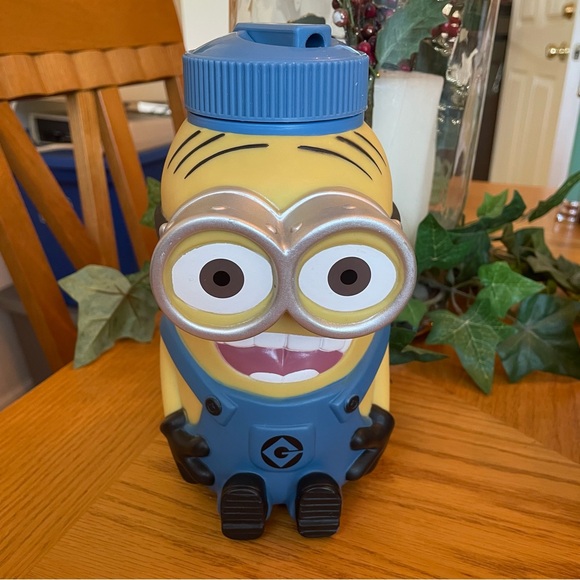 Universal Studio Despicable Me Minion Mayhem Minion Water Bottle/Thermos - Picture 1 of 8